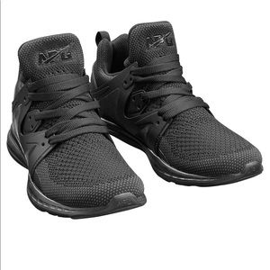 APL Ascend black high top US size 7.  Unisex